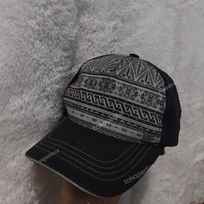 BismillahEIGER i v bismillah BEKAS  topi langka size l-xl series Kalimantan