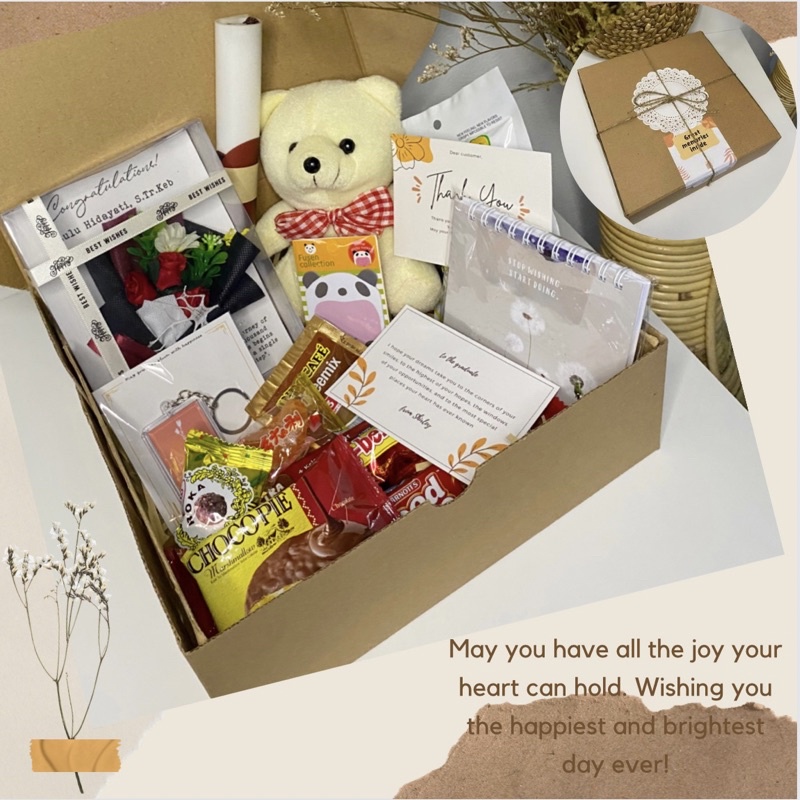 

Hampers kotak kado hadiah wisuda boneka teddy bear