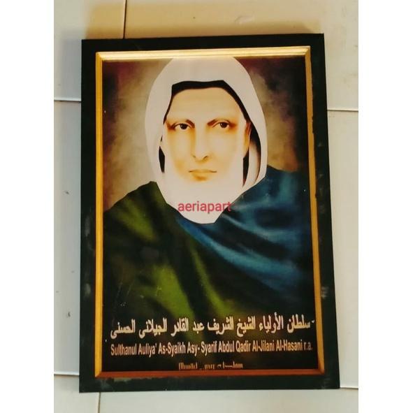 hiasan dinding poster syekh Abdul Qodir Al Jaelani plus bingkai ukuran 53×35