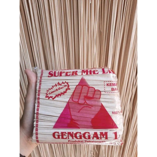 

MIE LIDI/BITING MENTAH GEPENG DAN KECIL MERK GENGGAM