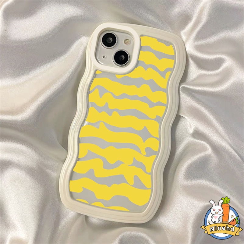 IPHONE Casing Kompatibel Untuk Iphone14 13 12 11 Pro Max X Xr Xs Max8 7 6 6s Plus Ins Korea Kuning Zebra Garis Gelombang Frame Phone Case Silikon Anti-drop Soft Case Penutup Pelindung Lensa