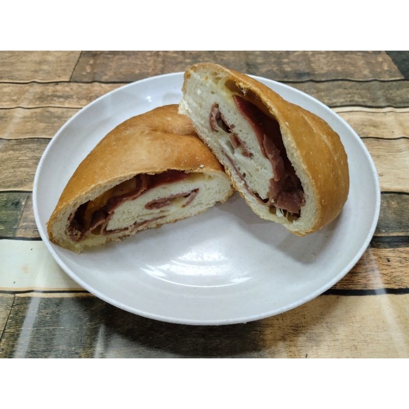 

BEEF CHEESE(PEPPER) BATARD