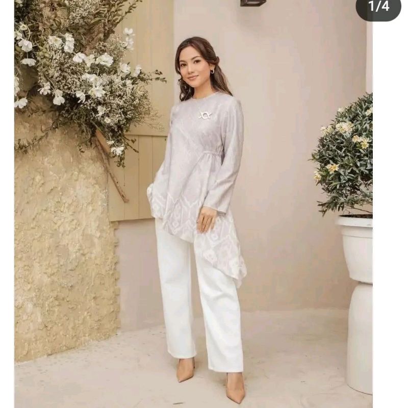 Kiana blouse wearing klamby NEW with taq L