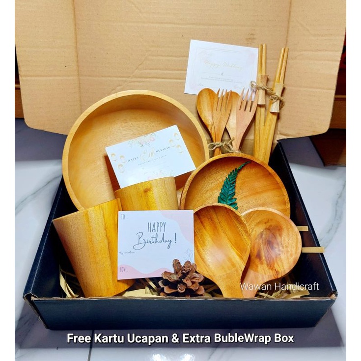 

hampers couple/kado ulang tahun/hampers wedding/pernikahan/hadia/free gift card/set alat makan kayu mahoni A028
