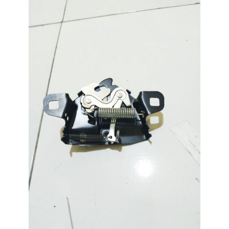 kunci kap mesin isuzu Panther kotak