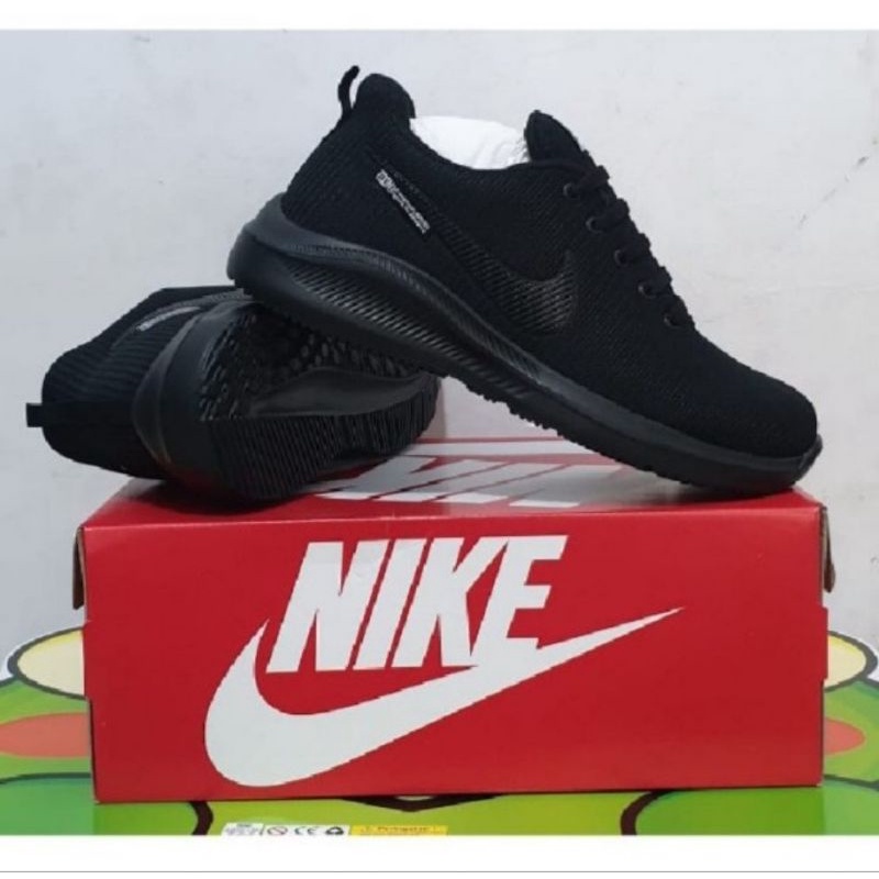 Sepatu sneakers Hitam polos Sepatu Hitam polos Nike