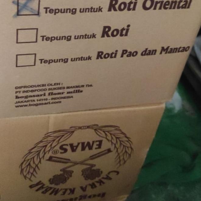 

Tepung Terigu Cakra Kembar Emas Bogasari (Roti Oriental) 5 Kg Premium