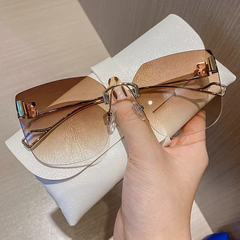 Klasik Ladies Fashion Bingkai Persegi Kacamata Hitam Cermin Besar Perempuan 2022 Vintage Fashion Plastik Kacamata Matahari Berbingkai Eyewear