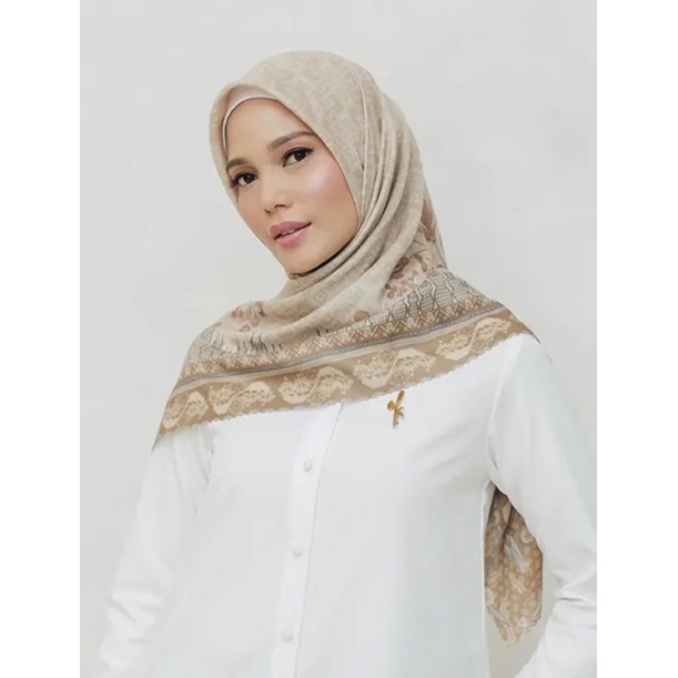 sale wearing klamby magnolia scarf