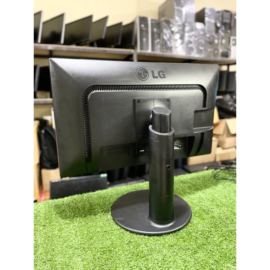 Monitor LED 24 inch LG Flatron E2411PU (Second Mulus)