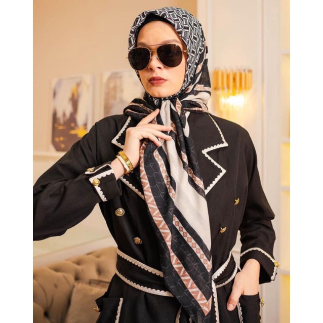 beau scarf black Vivi zubedi