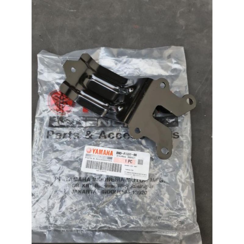 BRACKET, SEAT YAMAHA MT 15 B8D-F1391-00 ORIGINAL YAMAHA