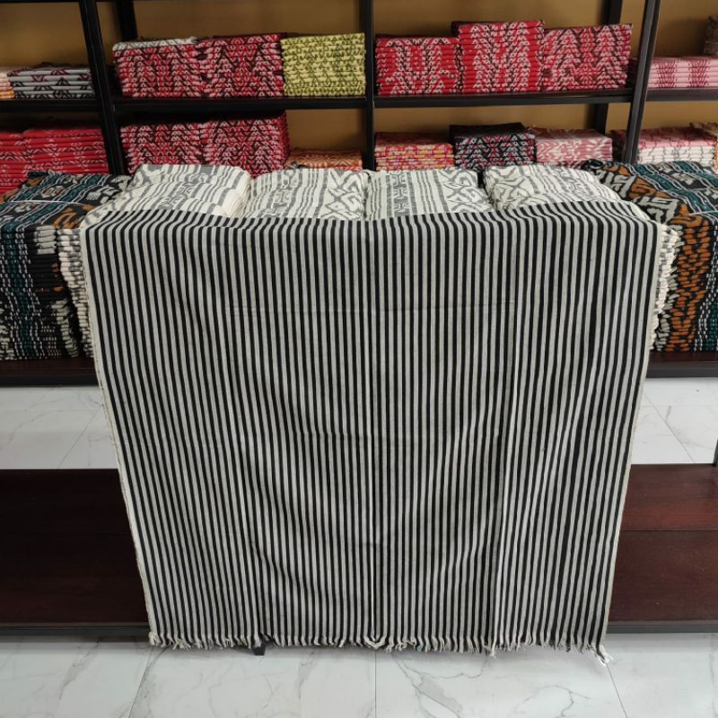 KAIN TENUN LURIK TROSO BLANGKET (BAHAN KAIN)