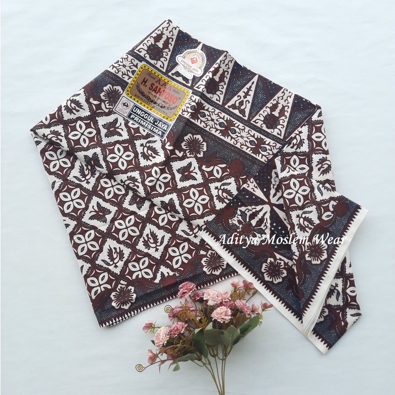 Sarung Batik Wanita H Santoso AAA Batik Halus Unggul Jaya Sogan Putih Motif Parang Lereng Kawung Garuda Sidomukti