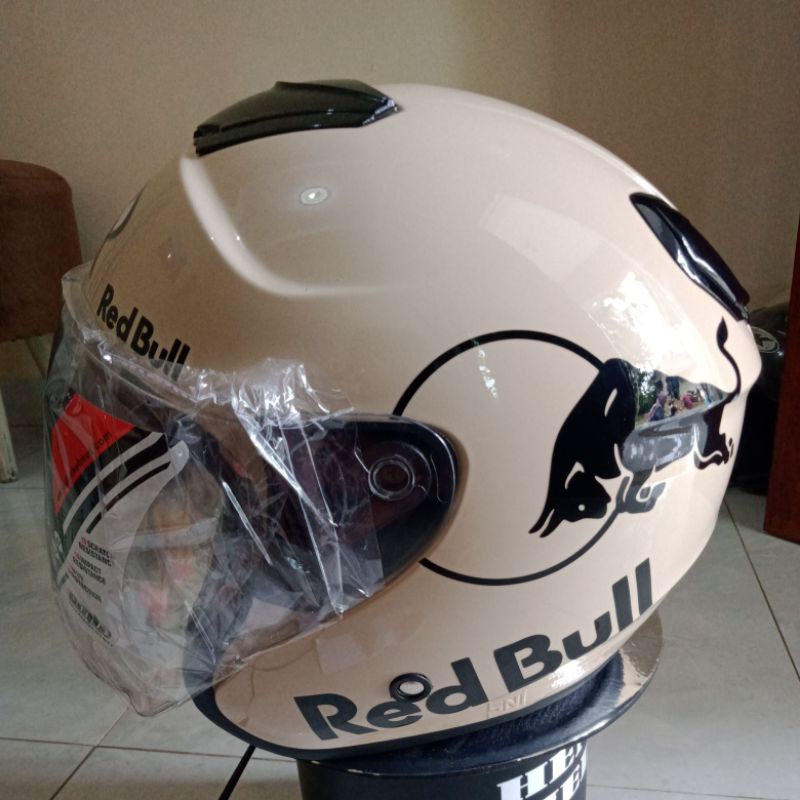 helm dyr Osaka warna cream motif red bull