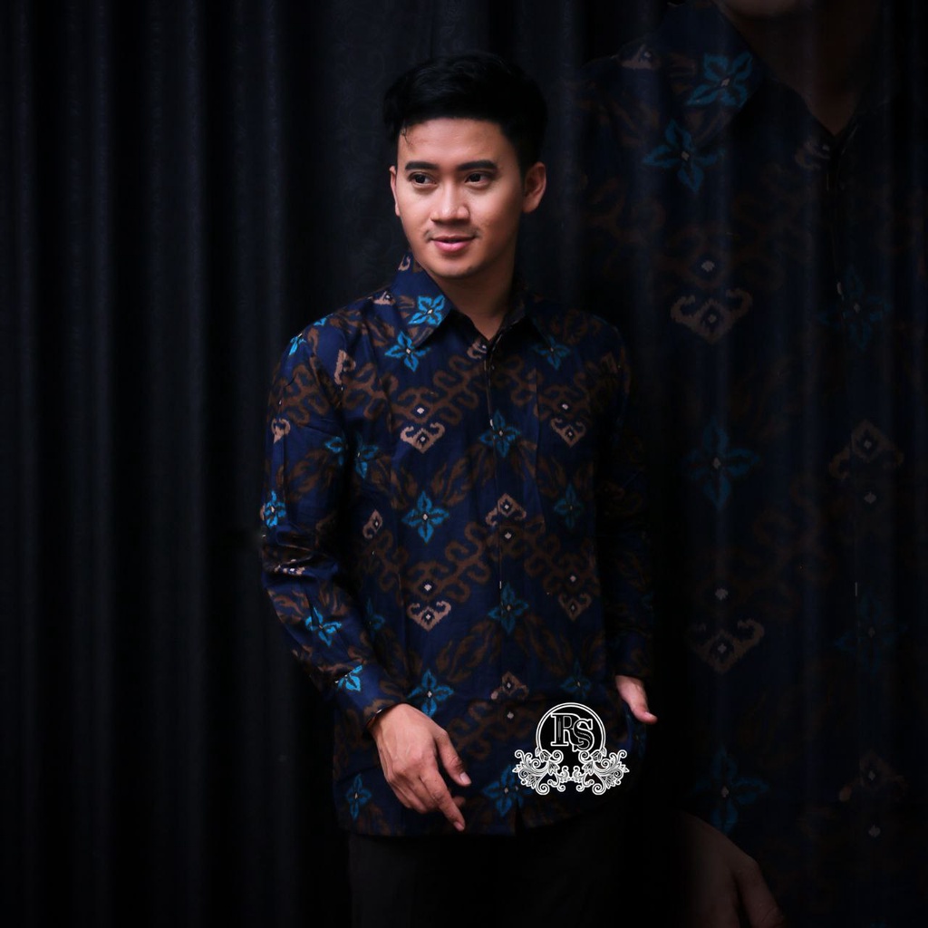 Kemeja batik motif zigzag navy