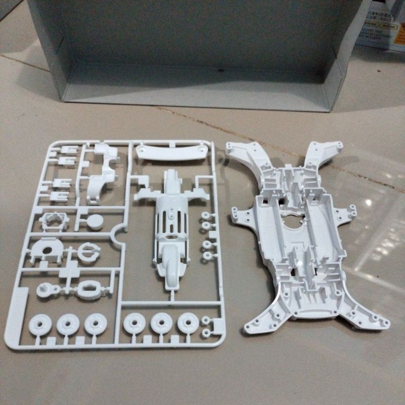 Tamiya Chassis Ma Putih set / Ma Chassis White + Gearbox White