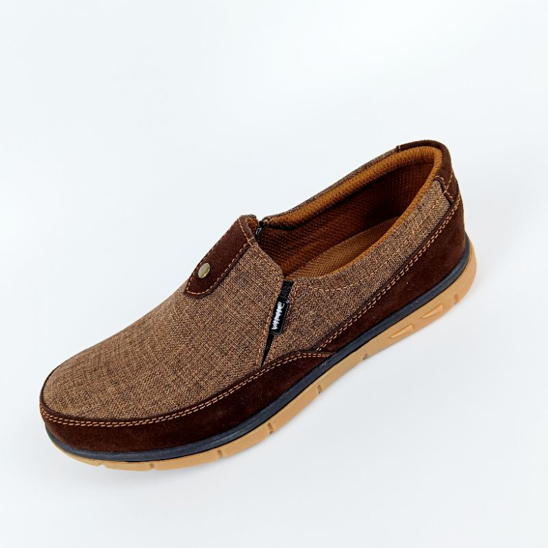 Sepatu Santai Casual Slip On Vinic Cokelat Pria