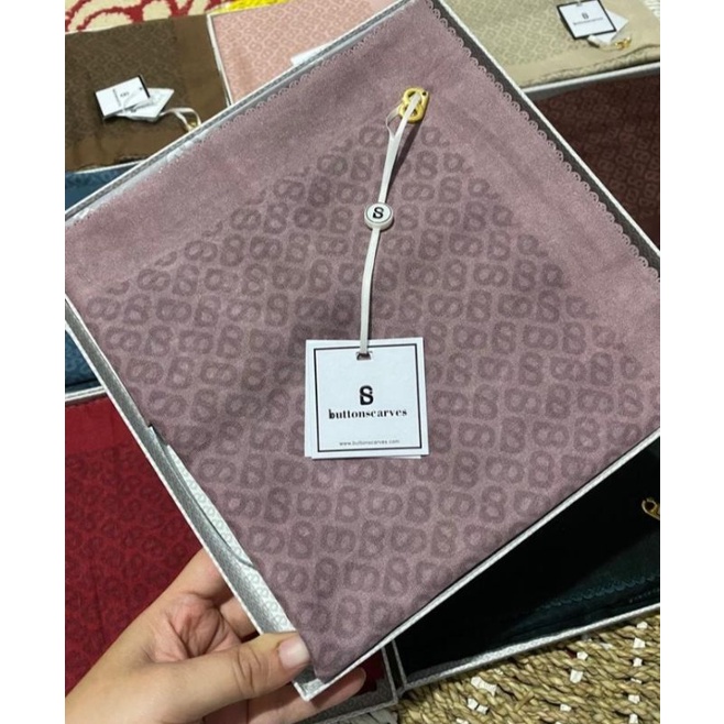 preloved buttonscarves tapis lotus
