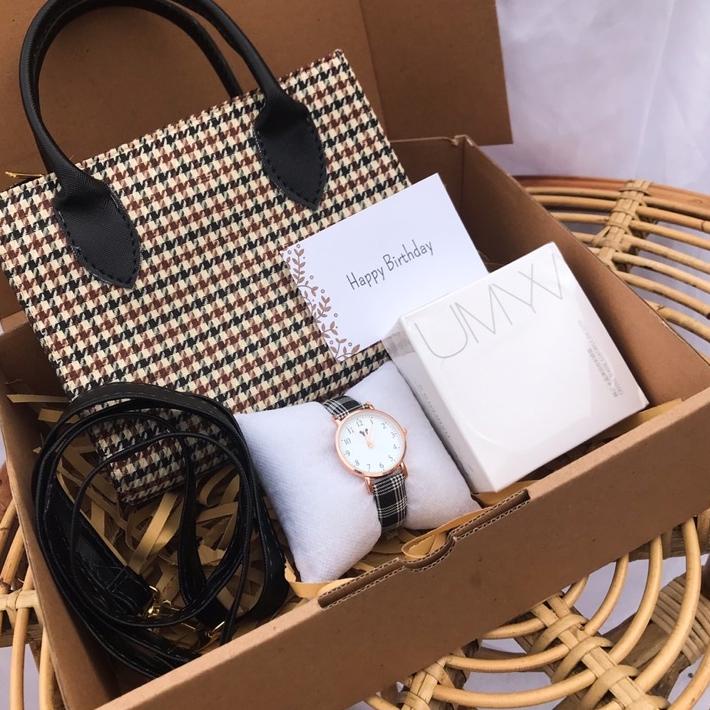 

6.6 Product HOT [B3313][SB]KADO ULANG TAHUN/KADO PACAR/KADO CEWEK/HADIAH PERNIKAHAN/HADIAH VALENTINE/KADO WEDDING/KADO ULANG TAHUN/HAMPERS WEDDING/GIFT BOX CEWEK