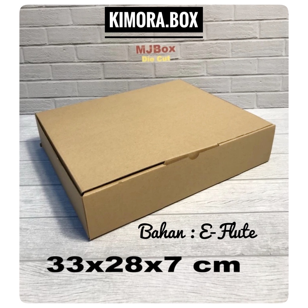 

Kardus uk. 33x28x7 cm.... box karton model pizza U/ aksesoris-dll