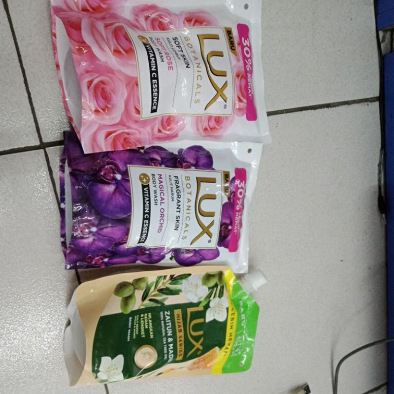 LUX SABUN MANDI CAIR 400 ML