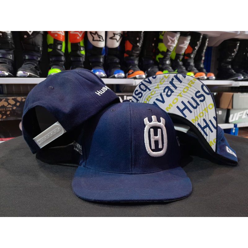 TOPI SNAPBACK HUSQVARNA BIRU NAVY TRAIL MOTOCROSS TRUCKER JARING ORIGINAL KERRN CEWEK COWOK DISTRO I