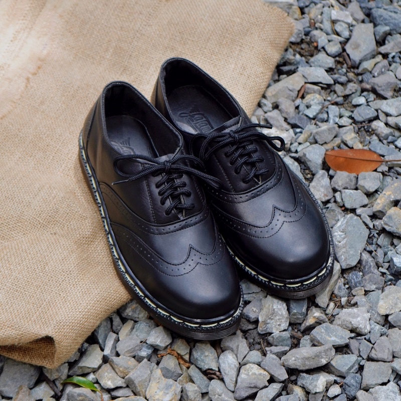 Sepatu kulit Wingtip MARROW