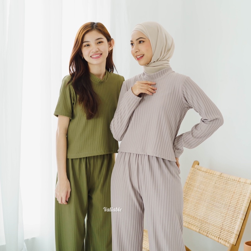 Jisoo One Set Knit Hornet Valiable