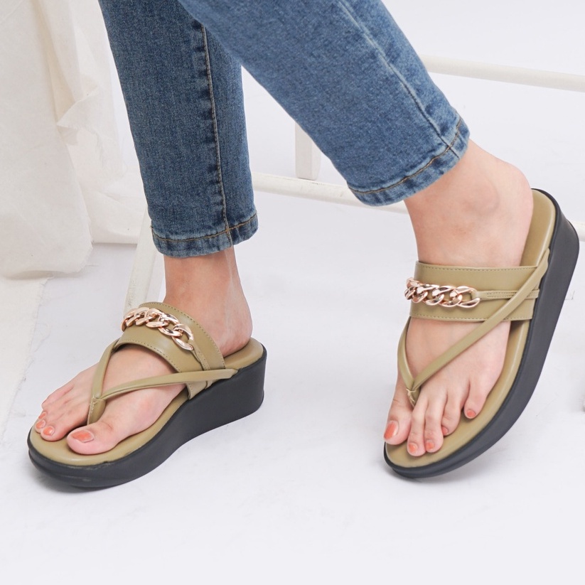 SARASARA YUK - MIRZA Sandal Wanita Jepit Casual Size 36 - 40 Model Chain Sendal Japit Cewek Bahan Kulit untuk Jalan Pergi Santai Slop Warna Whte Putih Capit Rumah Tidak Licin Premium Original Sara Sara Kekinian Terbaru Shoes ORI Mall Official Store