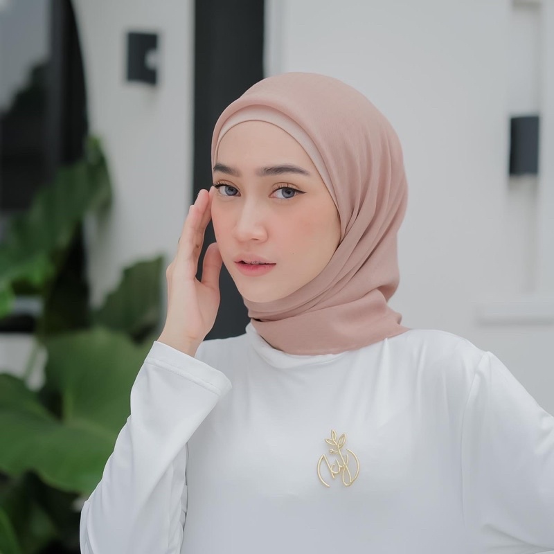 Koyu Hijab Segiempat Viney Jepang Honey Bee Square