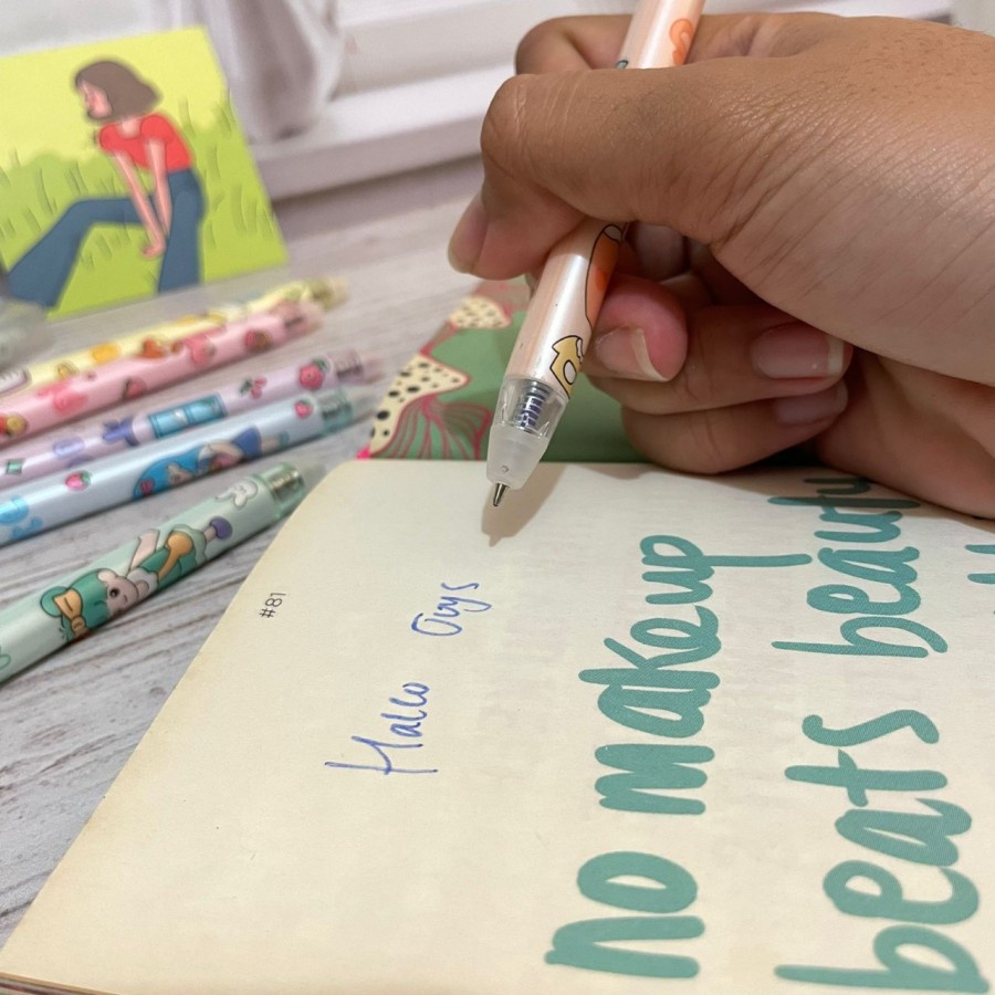 

PEN CETEK ERASABLE MOTIF CEWEK 1 SET ISI 6 PCS LENGKAP HARGA MURAH PEN CETEK TINTA HITAM BISA DI HAPUS GAMBAR LITTLE GIRL IMUT LUCU ALAT TULIS SEKOLAH BEST QUALITY BISA COD