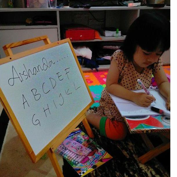

[P-7]8 ♫♪] MENARIK Papan tulis 32x42 white board+ standing free spidol+penghapus+Tali .-super keren