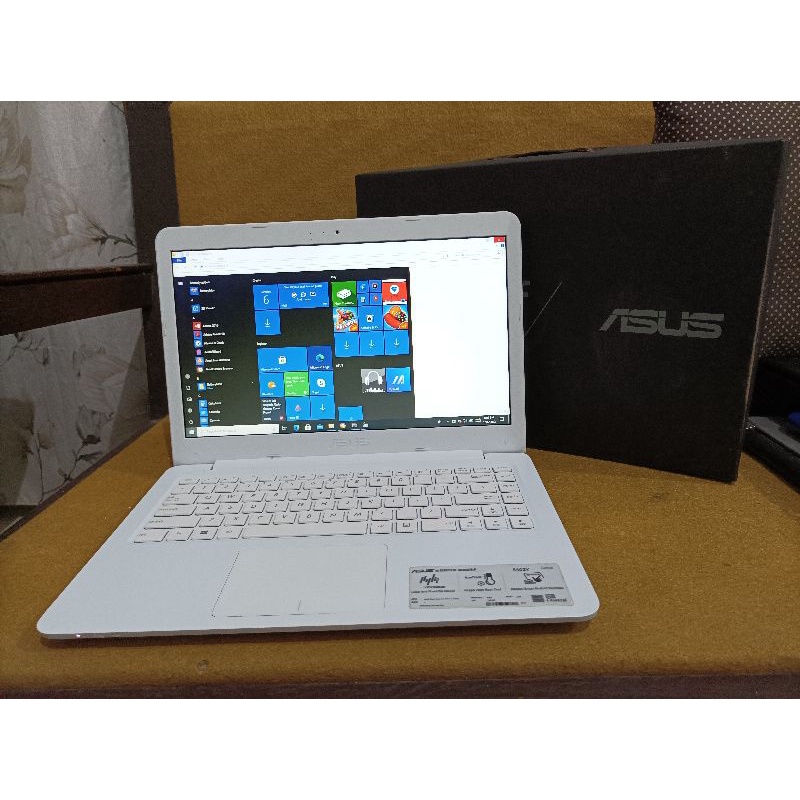 Laptop Asus E402Y RAM 4GB HDD 1000gb