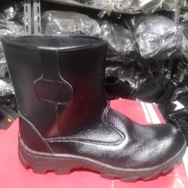sepatu safety pelindung sepatu kerja