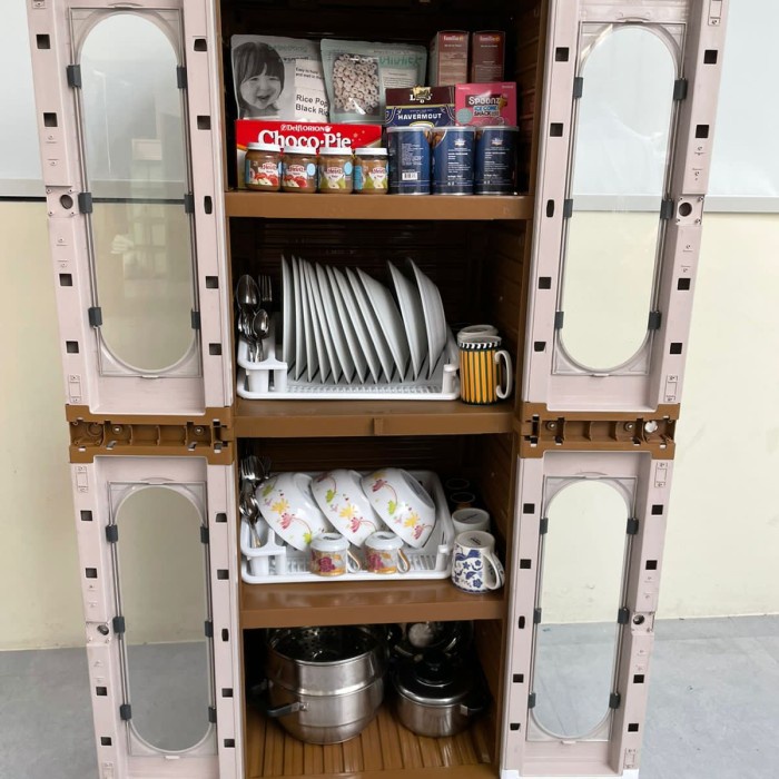 Rak Lemari Piring Plastik Club Grand Mini 4 Susun Kaca + 2 Rak Piring