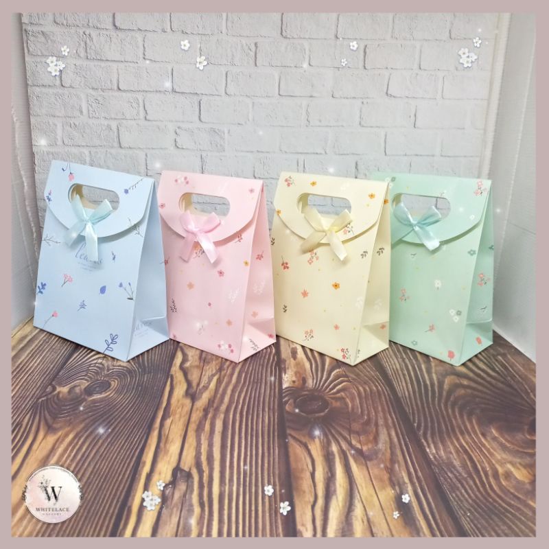 

Paper Bag Kado Model Tutup Pita Ukuran Mini (Size S) Lavender Leaves Series Tas Jinjing Kertas Hadiah Premium