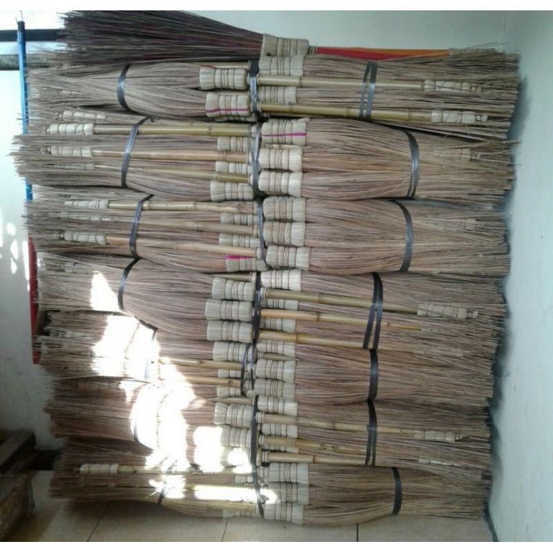 Sapu lidi taman besar