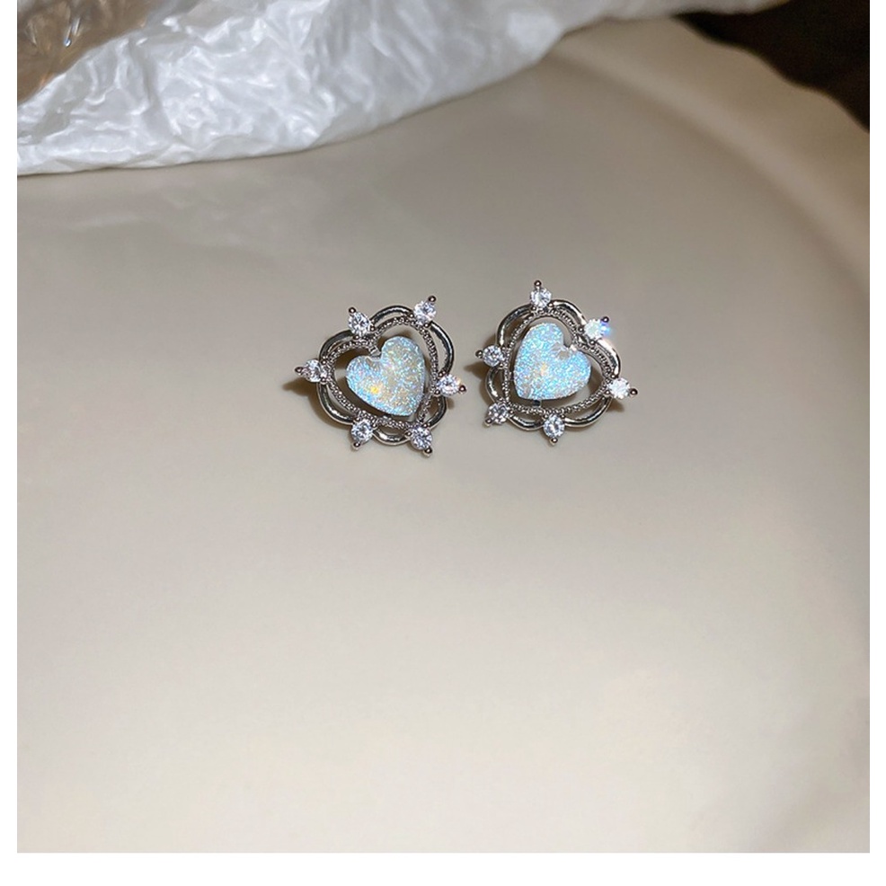 Anting Cinta Bertatahkan Berlian Aksesoris Temperamen Fashion Retro