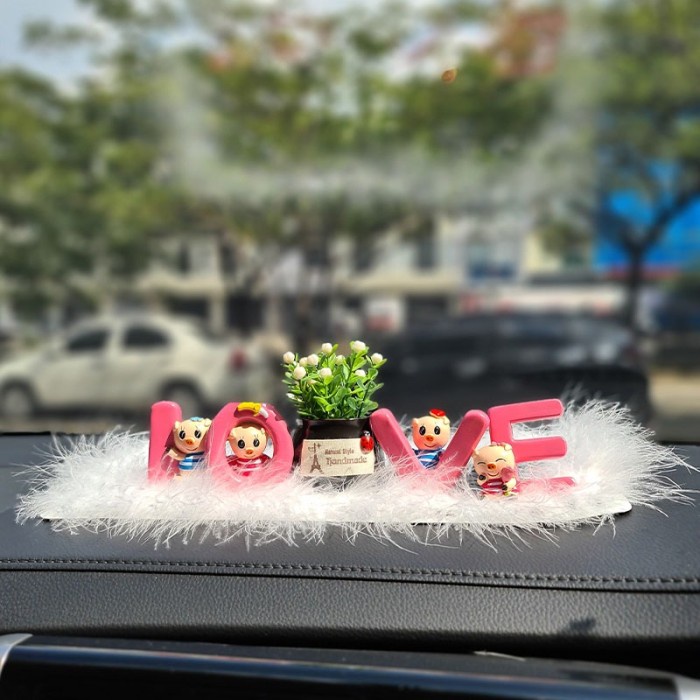 Pajangan Boneka Set Love Pig + AntiSlip berbulu Hiasan Dashboard Mobil