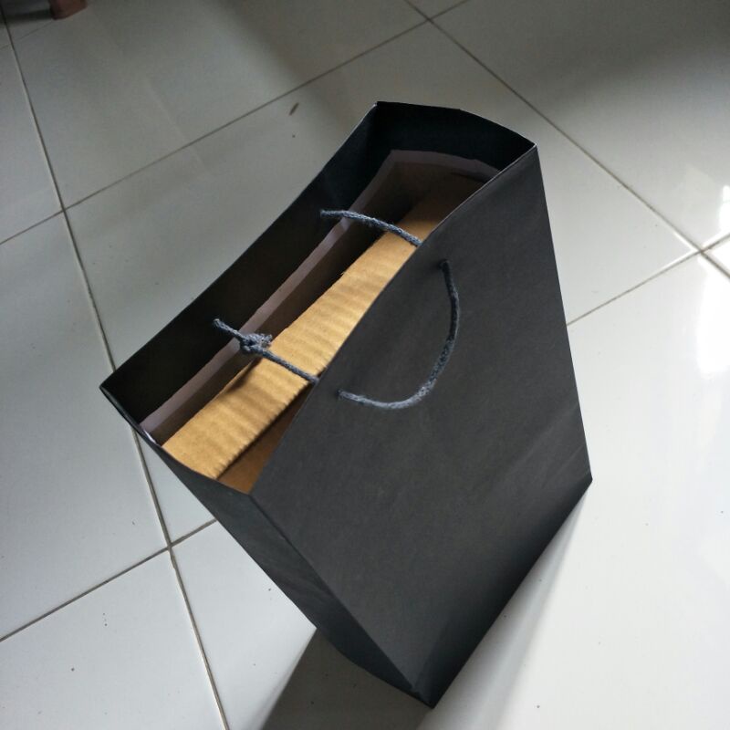 PAPERBAG hitam polos ukuran  20x 10x25 cm cocok untuk produk hampers gift hexa