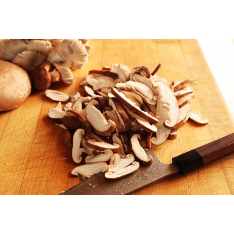 

JAMUR SHIITAKE 1 KG SLICE /SHIITAKE MUSHROOM PACK 1 KG