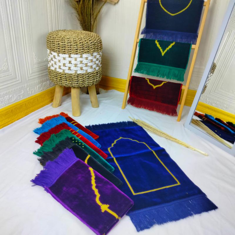 Sajadah muka tebal polos bulu halus terbaru