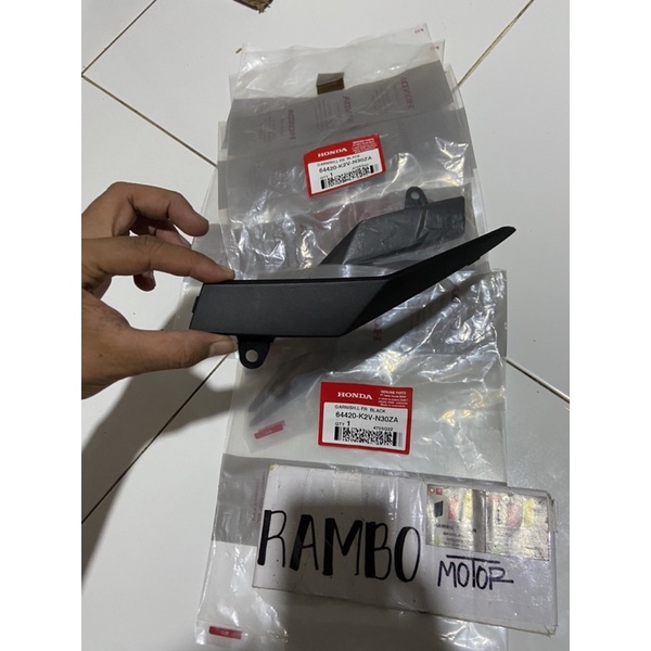 garnish sayap kiri atau cover penyambung sayap kiri VARIO 125 2023 K2V ORIGINAL 64420K2VN30ZA