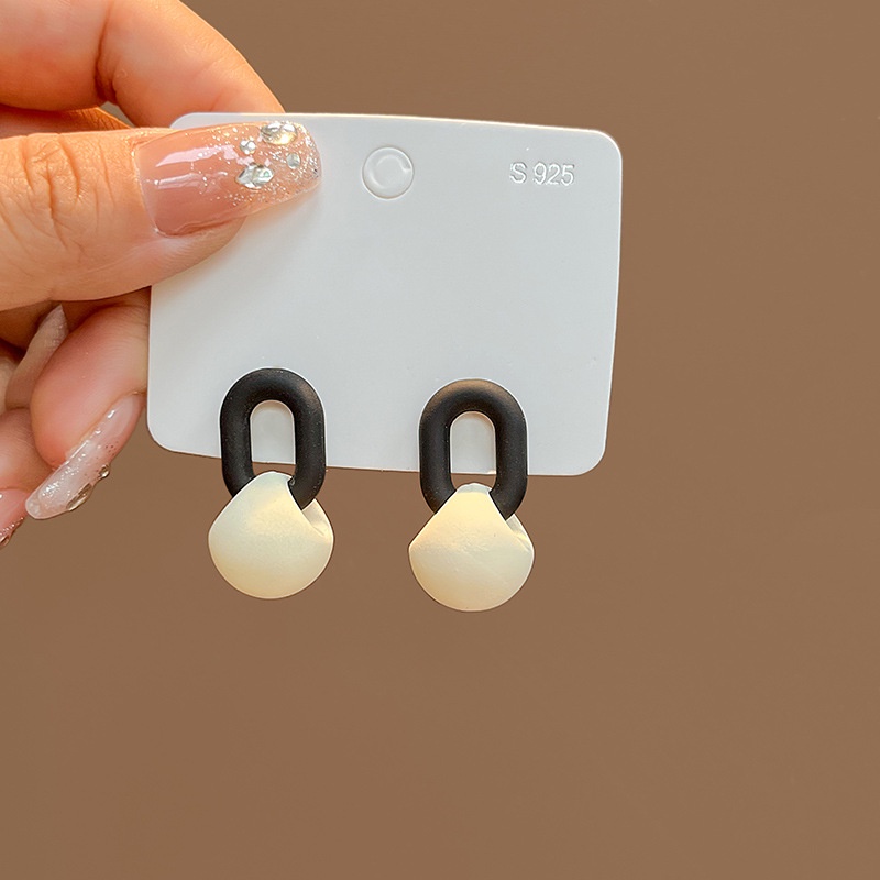 Anting Biji Kopi Fashion Korea Biji Kopi Temperamen Bola Putih Kecil Anting Resin