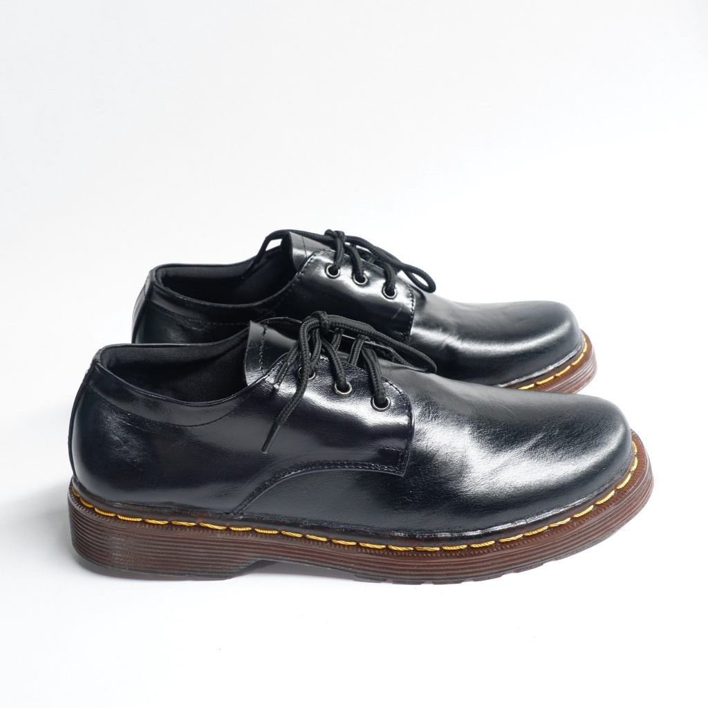 Sepatu Formal Dokmart Low Boots Pria dan Wanita Classic 3 Hole