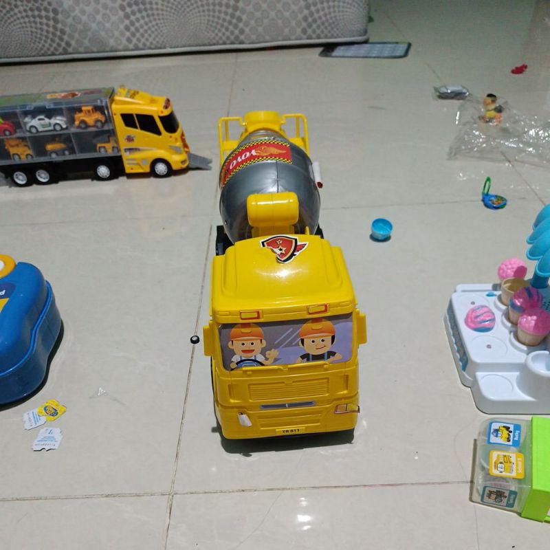 mainan bekas preloved truk