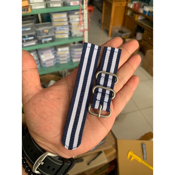 Strap Tali Jam Tangan Nato kanvas biru List putih 22MM