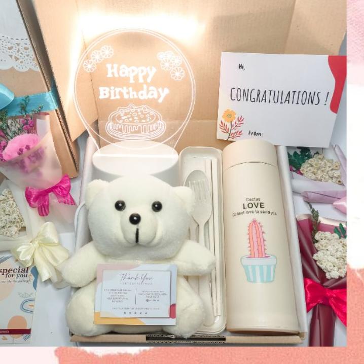 

Ready Stok Gift Box Hampers Boneka Ulang Tahun Wisuda Anniversary