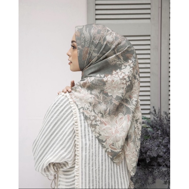 Adeline Scarf Heaven lights